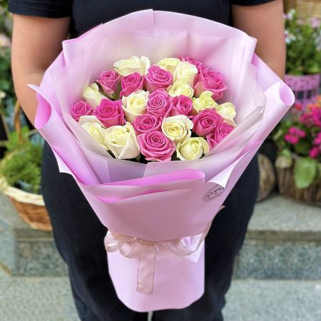 pink rose (13 pcs.), packaging, ribbon, white rose (12 pcs.)