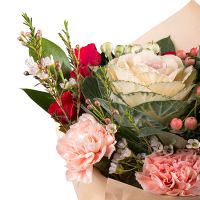 carnation, hypericum, spray rose, bouvardia, chamelacium, brassica, packaging, ribbon